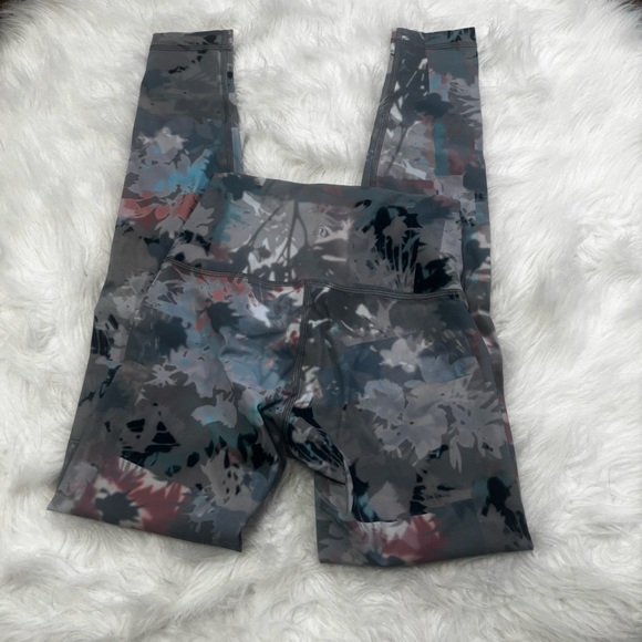 Lululemon Wunder Under High-Rise Tight 28" Full-On Luxtreme Multi-Colored size 4 - Picture 2 of 9